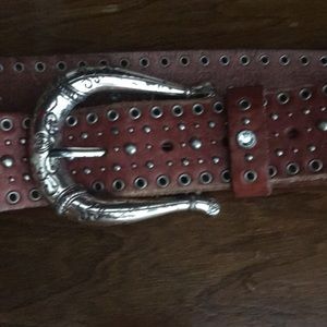Women’s leather belt